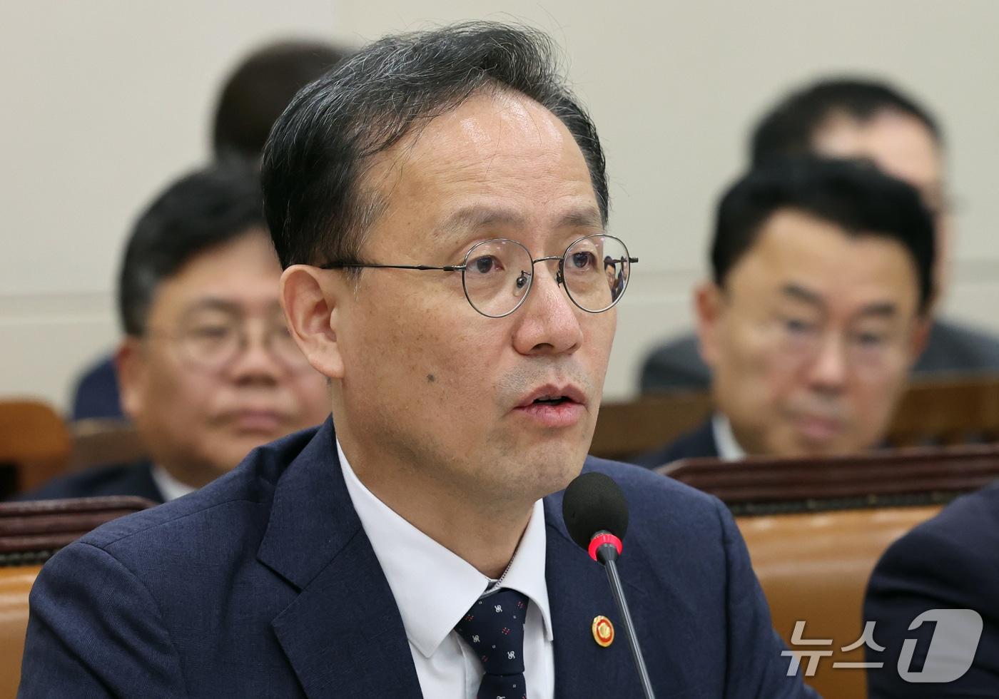본문 이미지 - 이형일 경제부총리 겸 재정경제부 장관이 28일 오후 서울 여의도 국회에서 열린 재정경제기획위원회 전체회의에서 의원 질의에 답하고 있다. 2026.9.28 ⓒ 뉴스1 황기선 기자