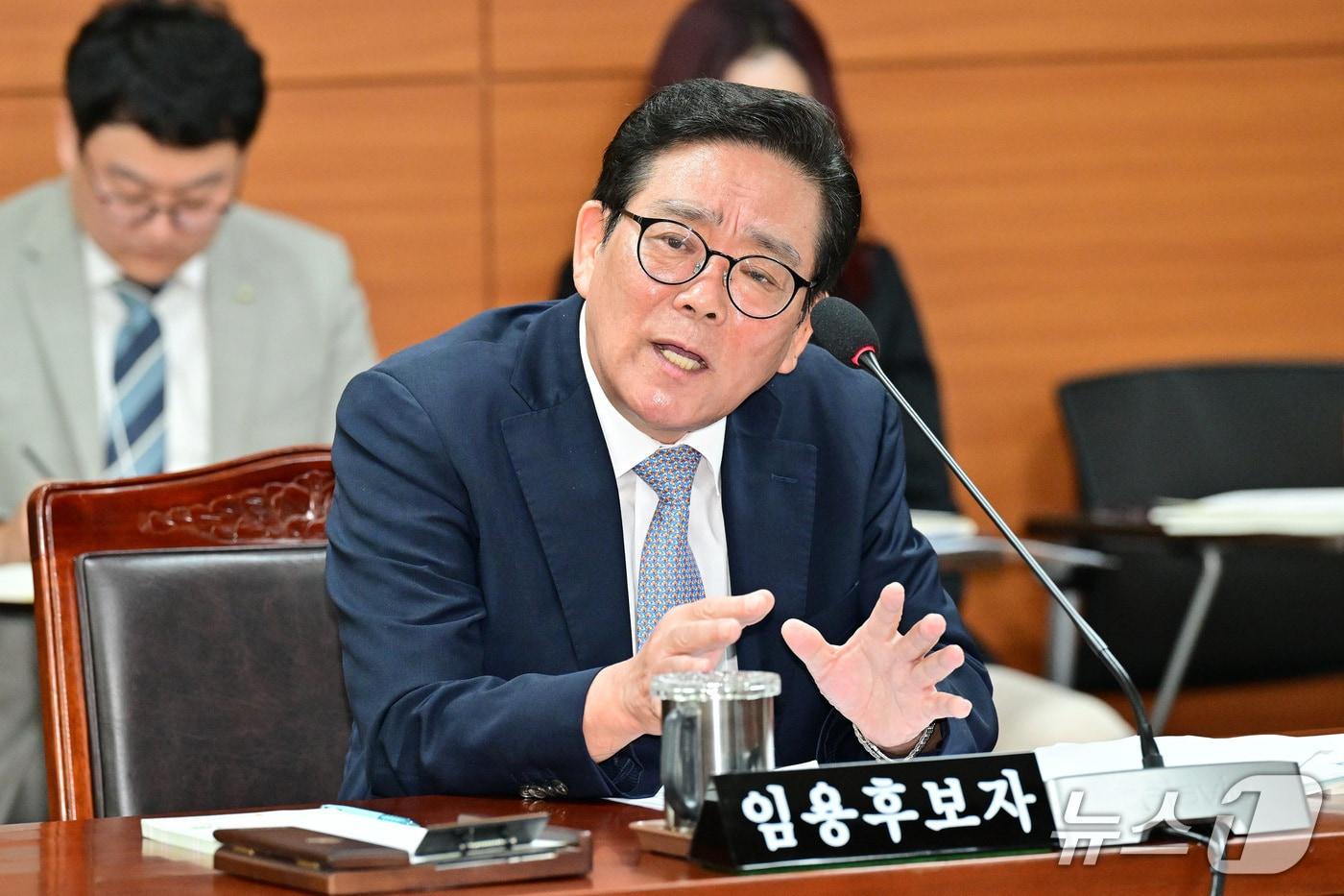 본문 이미지 - 한양현 울산신용보증재단 이사장 후보자가 28일 울산시의회에서 열린 인사청문회에서 답변하고 있다.(울산시의회 제공. 재판매 및 DB 금지)2026.09.28./뉴스1