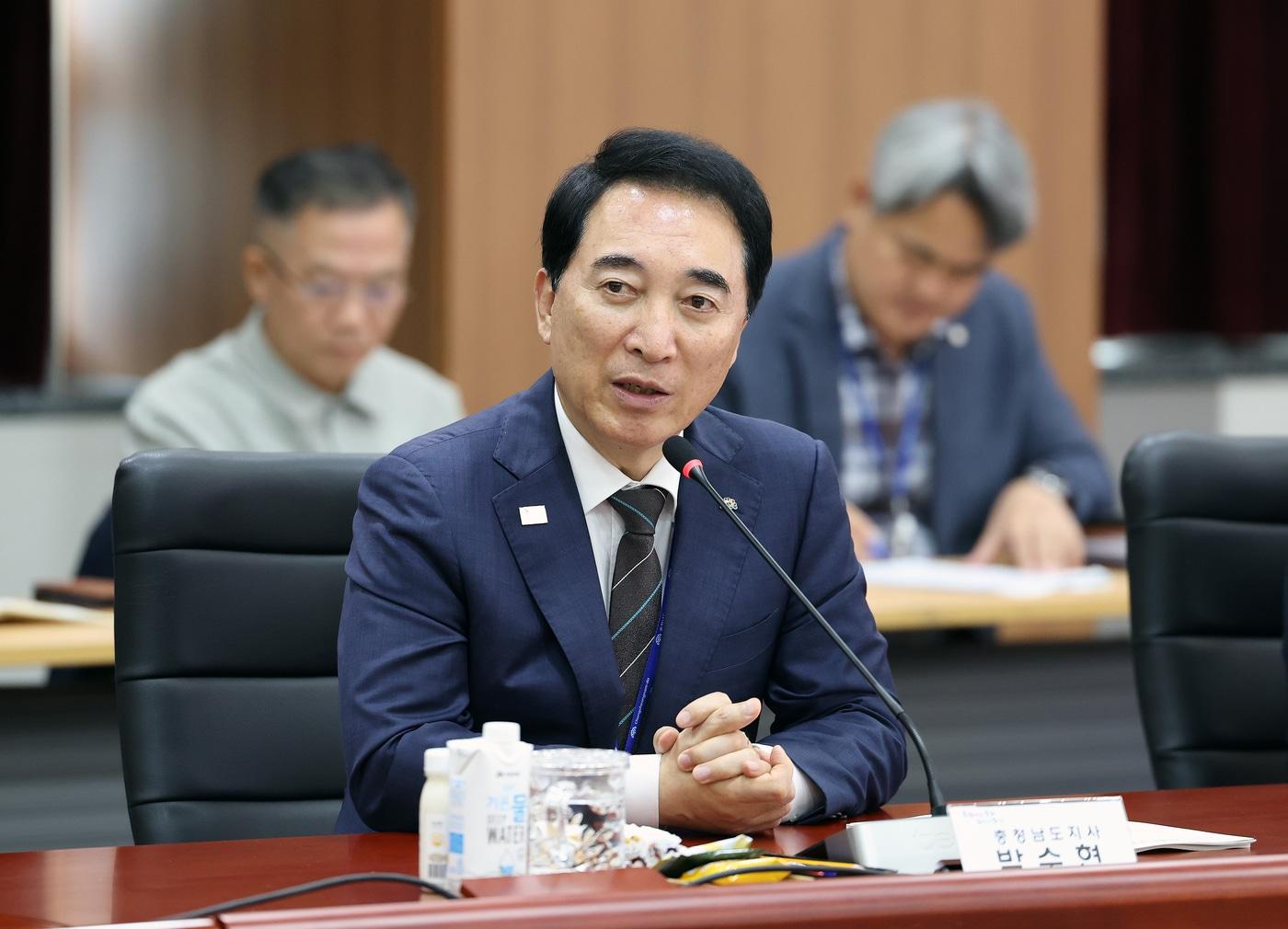 본문 이미지 - 박수현 지사가 '충남 밤 산업 향상 방안 토론회'에서 인사말을 하고 있다.(도 제공. 재판매 및 DB 금지)/뉴스1