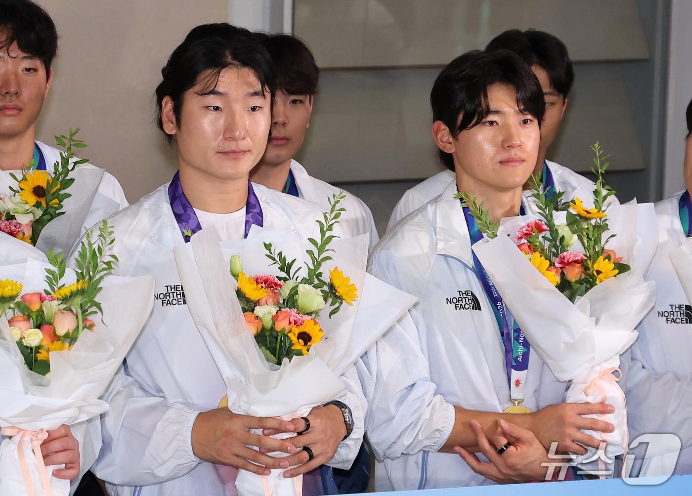 본문 이미지 - 2026 프로야구 정규리그 MVP 후보로 선정된 곽빈(왼쪽)과 김도영. 2026.9.28 ⓒ 뉴스1 김성진 기자