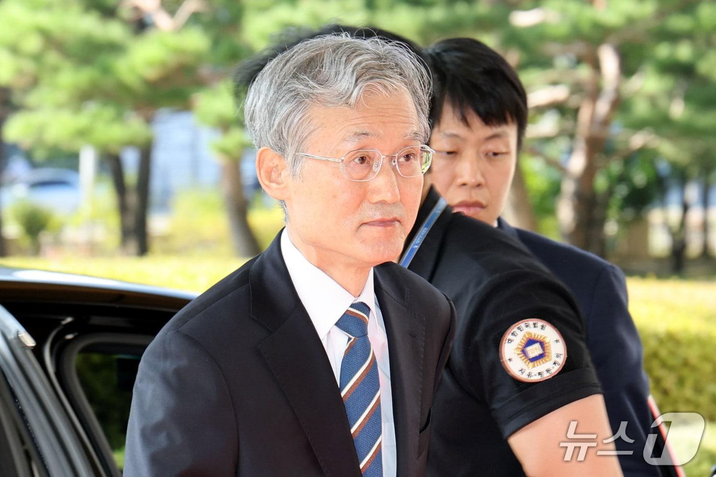 본문 이미지 - 조희대 대법원장이 29일 오전 서울 서초구 대법원으로 출근하고 있다. 2026.9.29 ⓒ 뉴스1 이광호 기자