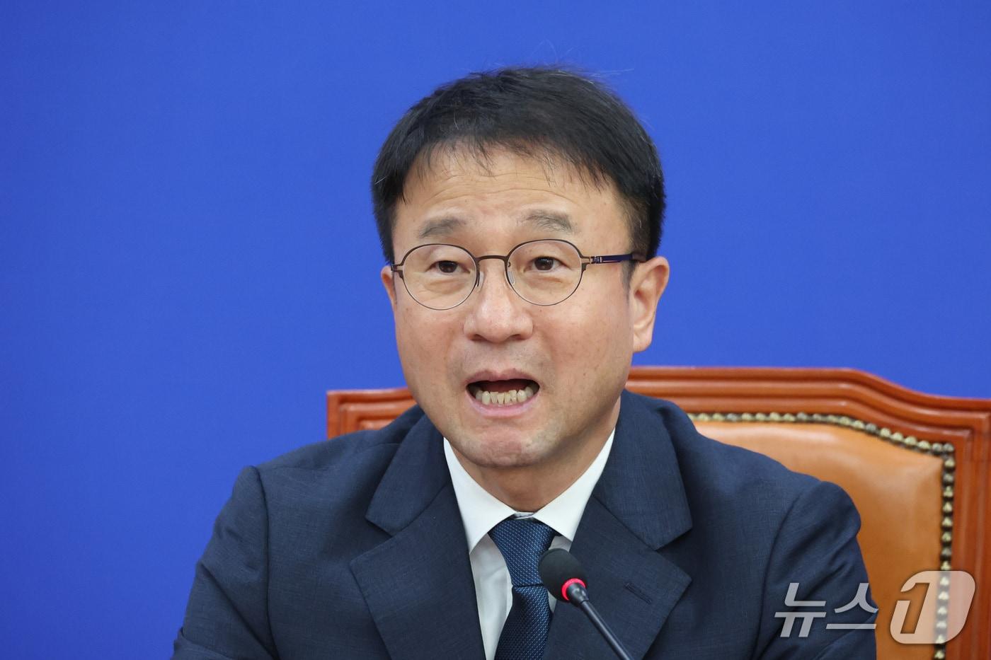 본문 이미지 - 한병도 더불어민주당 원내대표가 29일 서울 여의도 국회에서 열린 원내대책회의에서 발언하고 있다. ⓒ 뉴스1 신웅수 기자