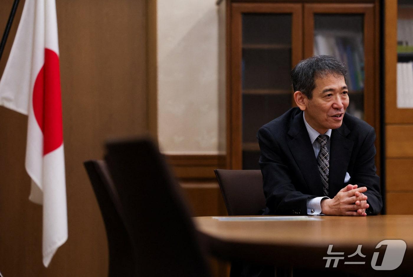 본문 이미지 - 일본의 외환정책을 총괄하는 미무라 아쓰시 재무성 재무관이 28일(현지시간) 일본 도쿄에서 로이터통신과 인터뷰하고 있다. 2026.09.28. ⓒ 로이터=뉴스1