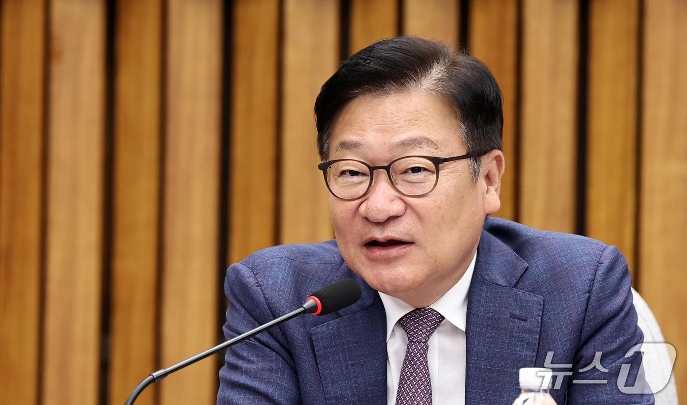 본문 이미지 - 정점식 국민의힘 원내대표가 29일 서울 여의도 국회에서 '군 주요시설 중국산 전기차 출입' 관련 토론회에 참석해 인사말을 하고 있다. 2026.9.29 ⓒ 뉴스1 구윤성 기자