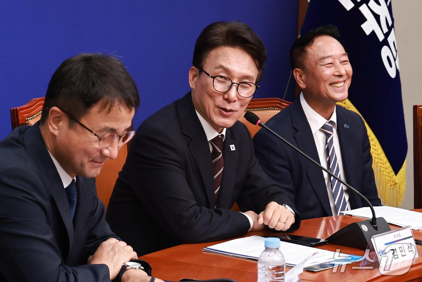 본문 이미지 - 김민석 더불어민주당 대표가 29일 서울 여의도 국회에서 열린 민주당 경남 예산정책협의회에서 모두발언을 하고 있다. 2026.9.29 ⓒ 뉴스1 구윤성 기자