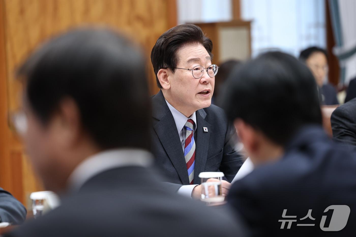 본문 이미지 - 이재명 대통령이 29일 청와대에서 열린 메가프로젝트 제3차 민관합동 점검회의에서 발언을 하고 있다. (청와대통신사진기자단) 2026.9.29 ⓒ 뉴스1 이재명 기자