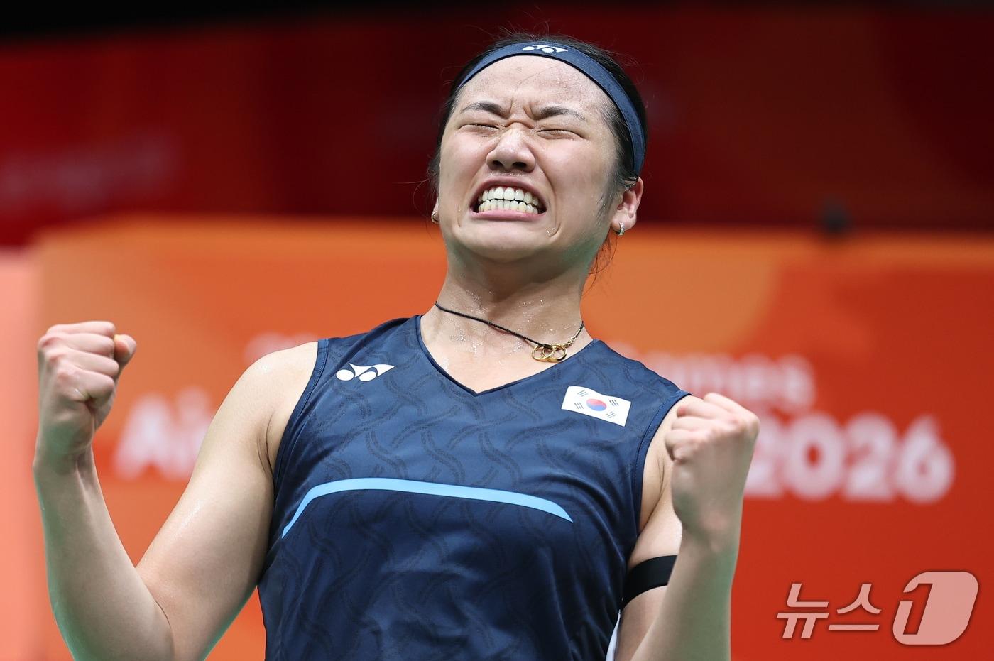 본문 이미지 - 대한민국 안세영이 29일 일본 이치노미야 시립체육관에서 열린 2026 아이치·나고야 아시안게임 배드민턴 여자 단식 결승전에서 일본의 야마구치 아카네를 꺾고 금메달을 확정 짓자 기뻐하고 있다. 2026.9.29 ⓒ 뉴스1 김도우 기자