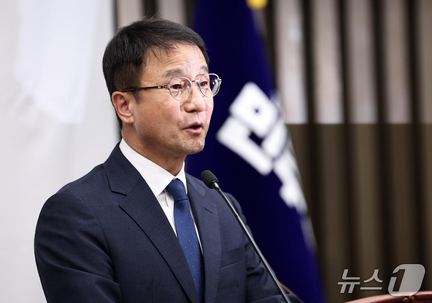 본문 이미지 - 한병도 더불어민주당 원내대표가 지난 29일 서울 여의도 국회에서 열린 의원총회에서 모두발언을 하고 있다. 2026.9.29 ⓒ 뉴스1 구윤성 기자