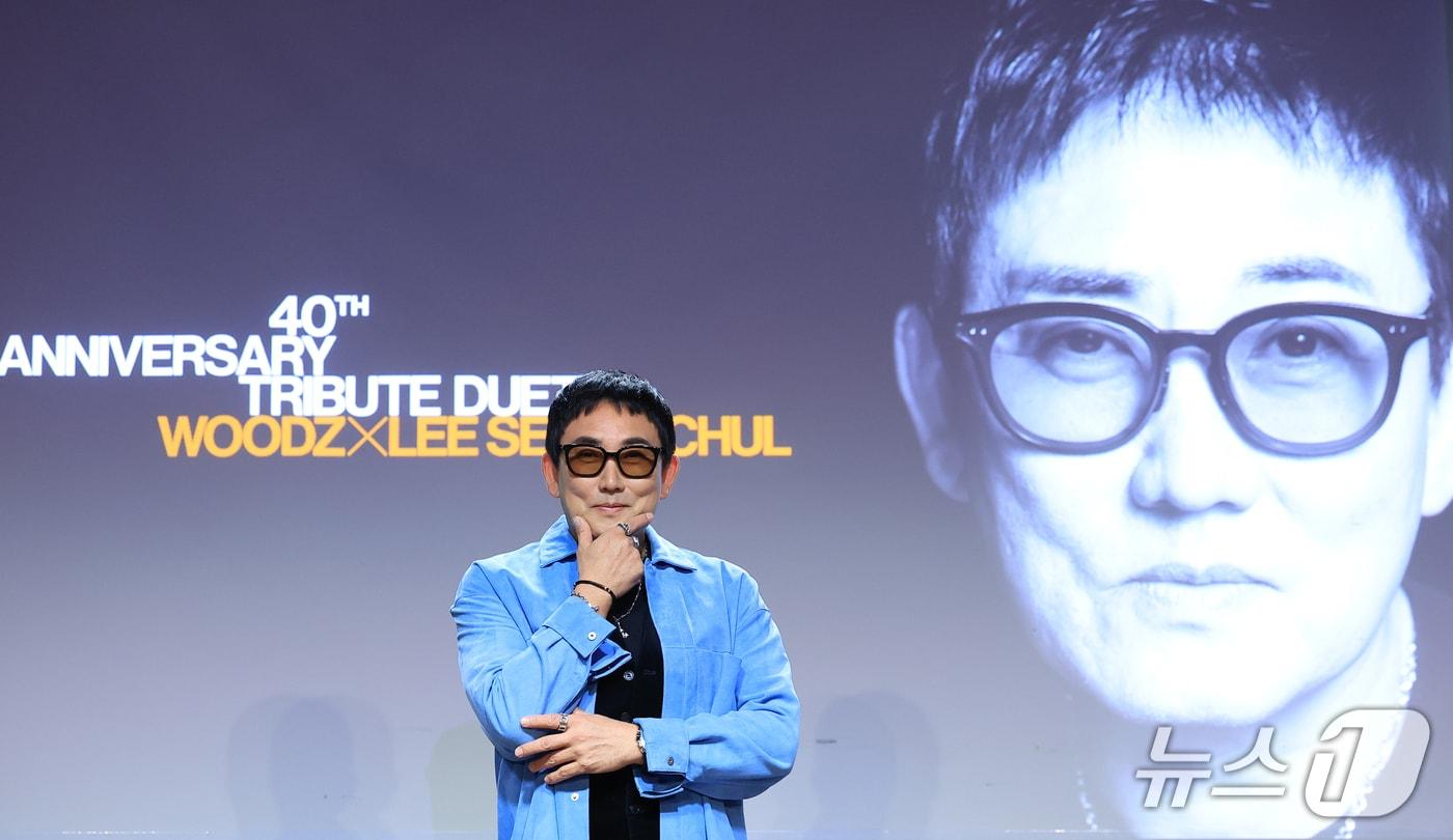 본문 이미지 - 가수 이승철이 29일 서울 용산구 현대카드 UNDERSTAGE에서 열린 데뷔 40주년 기념 앨범 ’우리만의 이야기‘ 음감회에서 포즈를 취하고 있다. 2026.9.29 ⓒ 뉴스1 권현진 기자