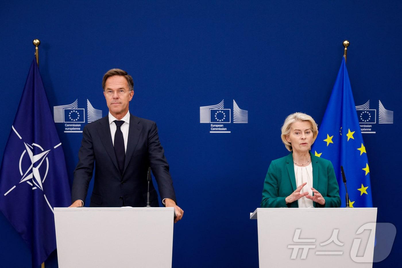 본문 이미지 - 우르술라 폰데어라이엔 유럽연합(EU) 집행위원장과 마르크 뤼터 북대서양조약기구(NATO·나토) 사무총장이 2026년 9월 2일 벨기에 브뤼셀에서 공동 기자회견을 열고 있다. 2026.09.02 ⓒ 로이터=뉴스1