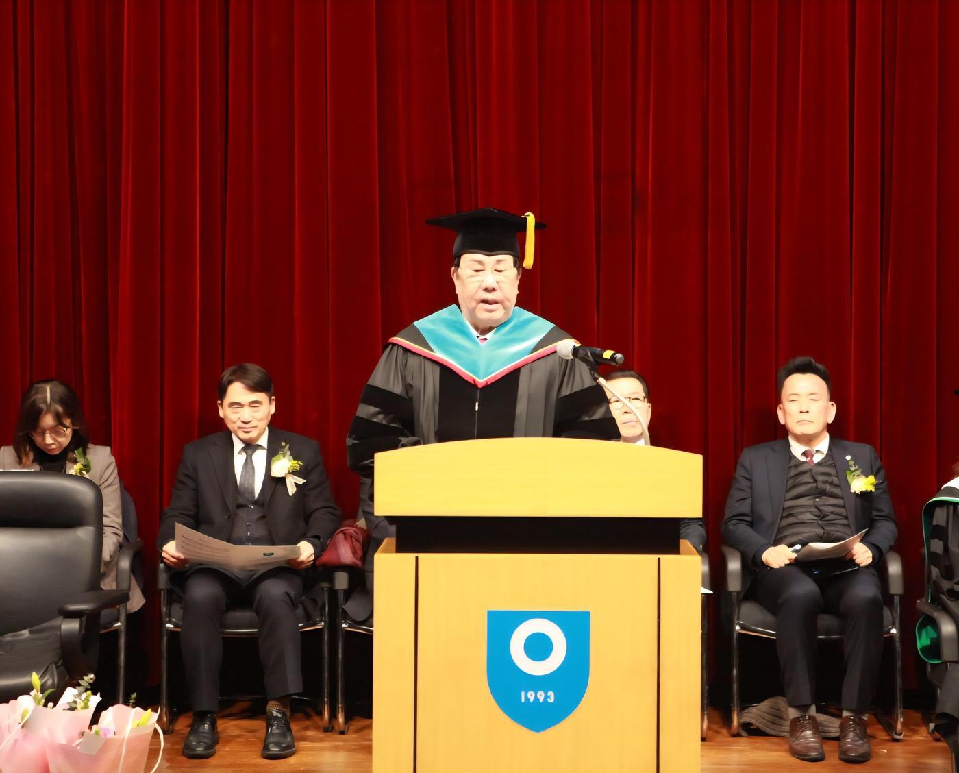 본문 이미지 - 동신교육재단 이사장을 겸하고 있는 SM그룹 우오현 회장(SM그롭 제공) 