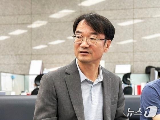 본문 이미지 -  정연우 지식재산처 차장이 정부대전청사 기자실에서 백브리핑을 하는 모습. 자료사진 /뉴스1