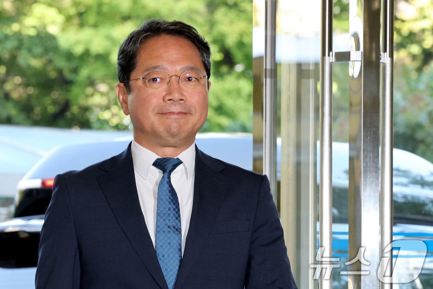 본문 이미지 - 김승원 법무부 장관 후보자가 3일 오전 서울 종로구 적선현대빌딩에 마련된 인사청문회 준비사무실로 출근하고 있다. 2026.9.3 ⓒ 뉴스1 이광호 기자