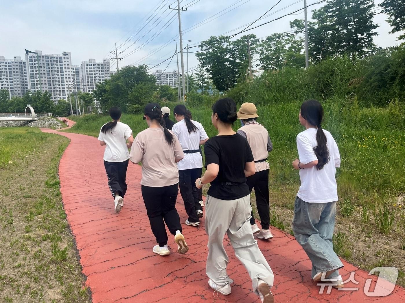본문 이미지 - 증평군보건소 '런치런' 진행 모습.(증평군 제공. 재판매 및 DB금지)/뉴스1