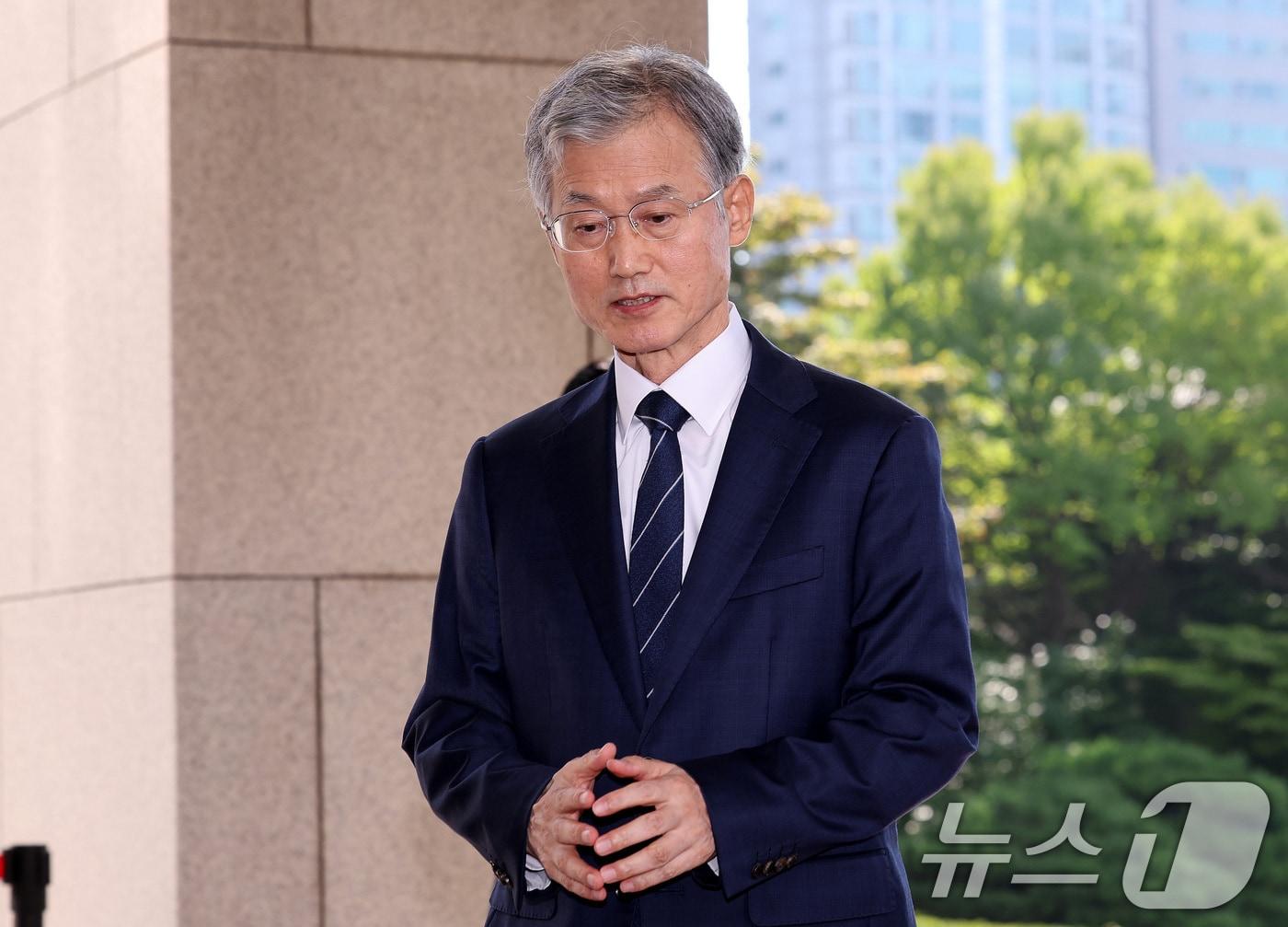 본문 이미지 - 조희대 대법원장이 3일 서울 서초구 대법원 청사로 출근하고 있다. 조 대법원장은 지난달 30일 부친상을 당해 2일까지 출근하지 않았다. 2026.9.3 ⓒ 뉴스1 박지혜 기자