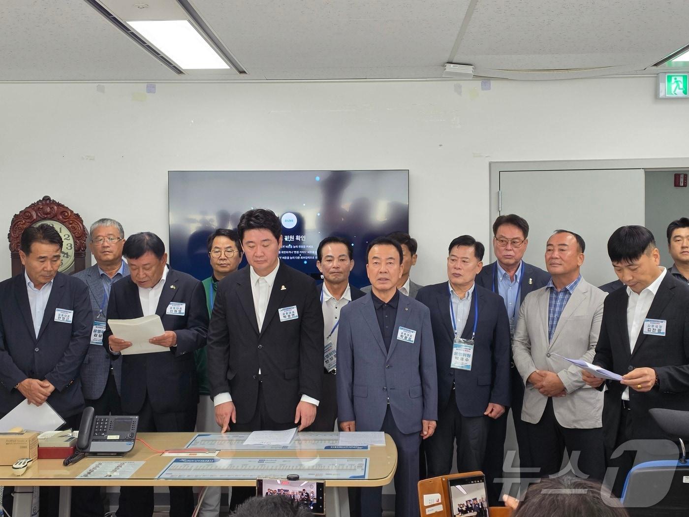 본문 이미지 - ‘용인 반도체 산단 광주시 상생발전 범시민연대’가 3일 광주시청 브리핑실에서 기자회견을 열고 창립을 선언하며 정부와 관계기관에 광주시 발전을 위한 종합적인 상생대책 마련을 촉구했다. 2026.9.3ⓒ 뉴스1 김평석 기자