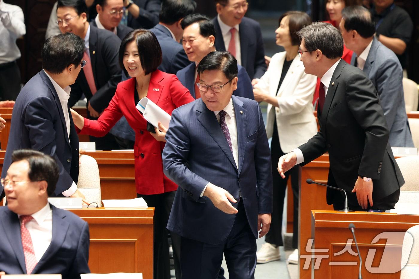 본문 이미지 - 정점식 국민의힘 원내대표가 3일 오전 서울 여의도 국회에서 열린 정책 의원총회에 참석하고 있다. 2026.9.3 ⓒ 뉴스1 황기선 기자
