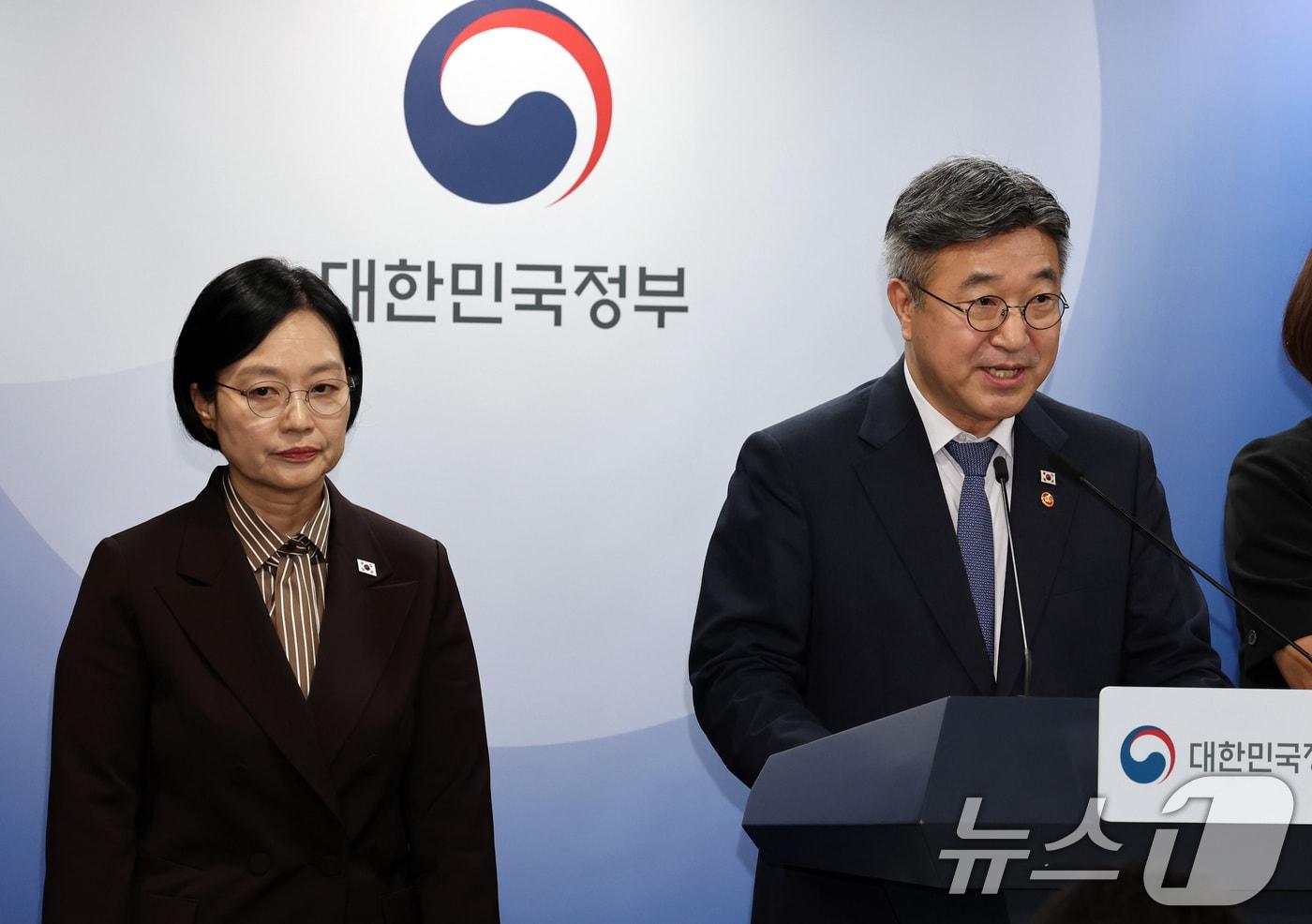 본문 이미지 - 윤호중 행안부장관이 3일 서울 종로구 정부서울청사에서 행정·공공기관 이전 관련 기자회견을 하고 있다. 2026.9.3 ⓒ 뉴스1 이종덕 기자