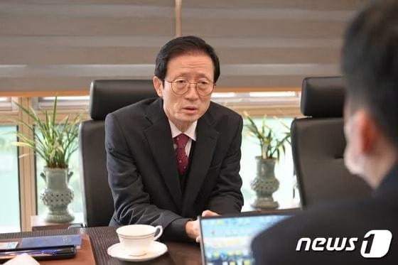 본문 이미지 - 이갑준 전 부산 사하구청장. (사하구청 제공. 재판매 및 DB 금지)