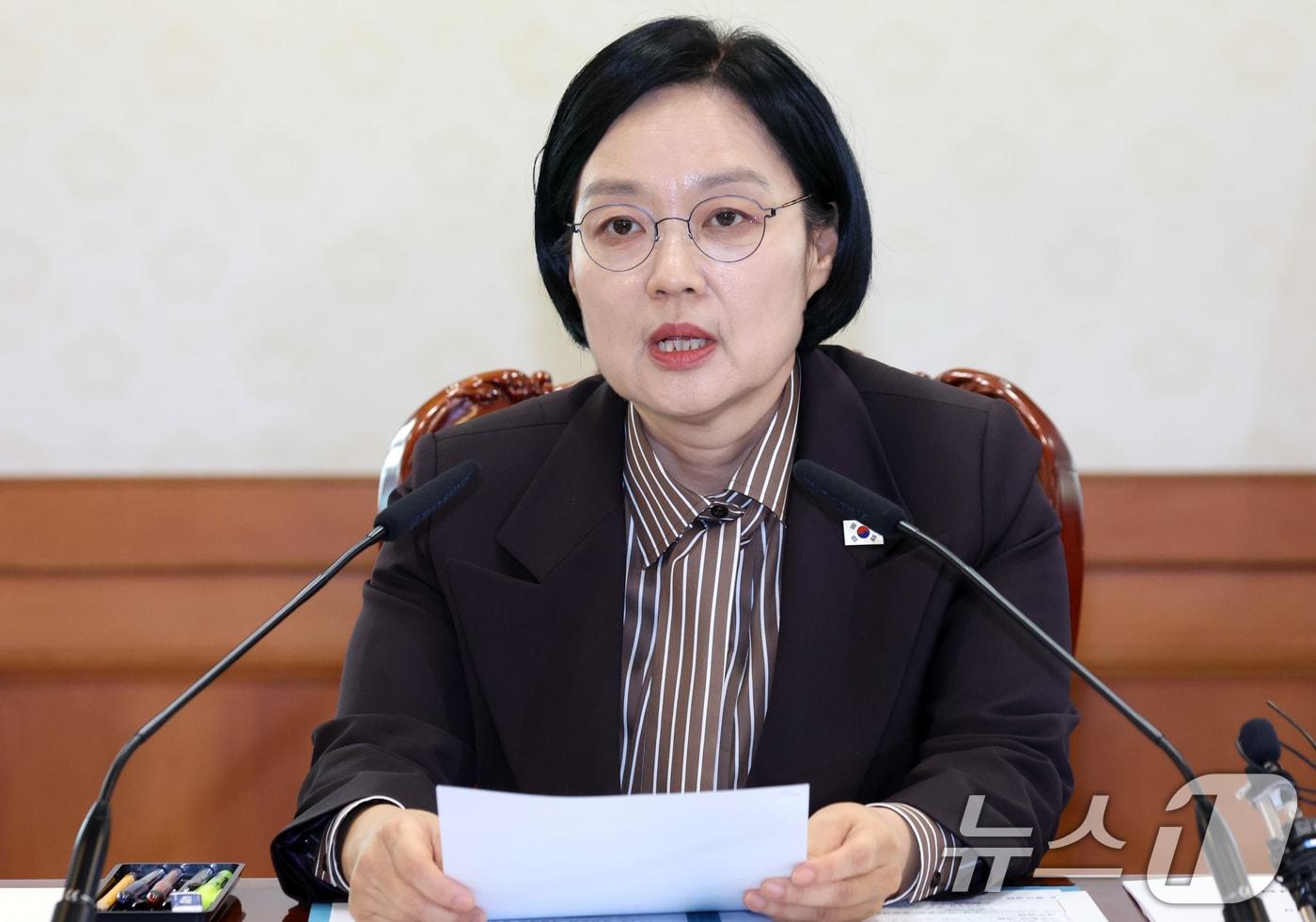 본문 이미지 - 한성숙 국무총리가 3일 오후 서울 종로구 세종대로 정부서울청사에서 열린 범부처 주택 신속공급 점검회의에서 모두 발언을 하고 있다. 2026.9.3 ⓒ 뉴스1 김명섭 기자