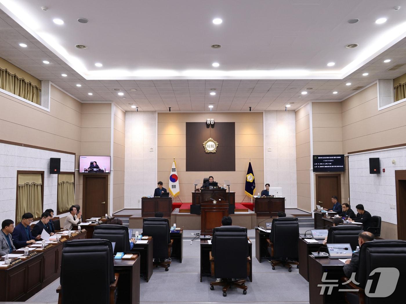 본문 이미지 - 금산군의회가 제341회 임시회에서 집행부가 제출한 조직개편안을 일부 수정해 가결하고 3일 회기를 마무리했다. (금산군의회 제공.재판매 및 DB금지)/뉴스1