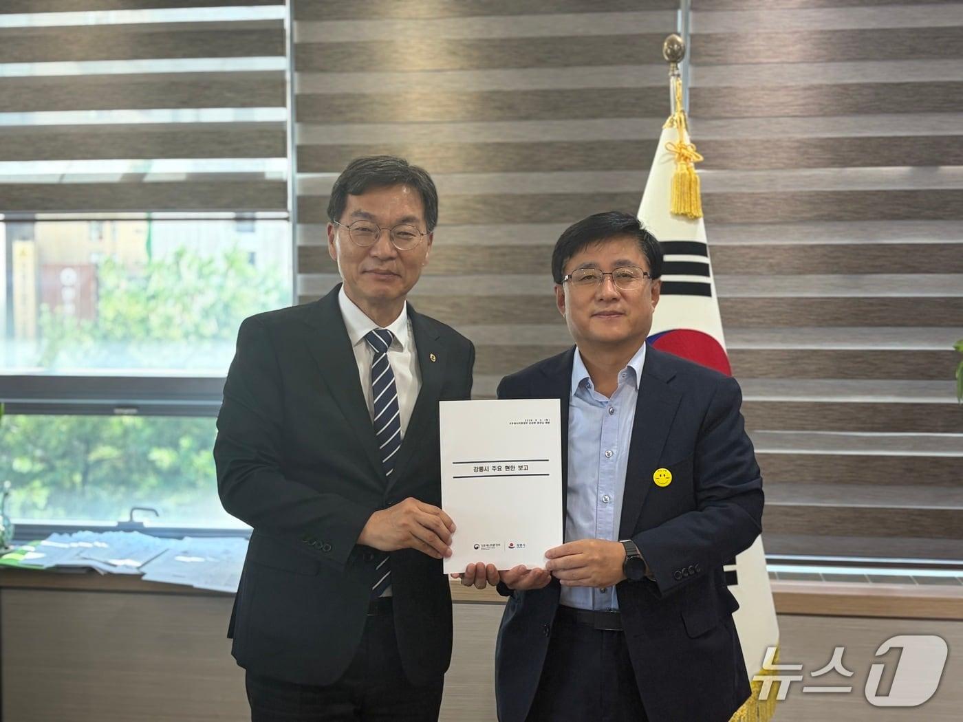 본문 이미지 - 3일 김성환 기후에너지환경부 장관을 예방한 김중남 강릉시장.(강릉시 제공. 재판매 및 DB 금지) 2026.9.3/뉴스1