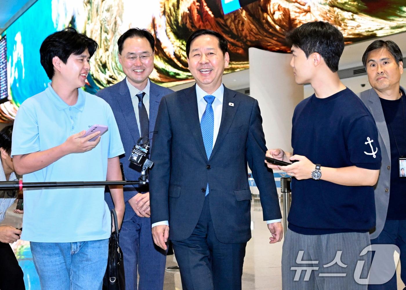 본문 이미지 - 구윤철 부총리 겸 재정경제부 장관이 주요 20개국(G20) 재무장관 중앙은행총재 회의를 마친 후 3일 인천국제공항 제2여객터미널을 통해 귀국하고 있다. (재정경제부 제공. 재판매 및 DB 금지) 2026.9.3 ⓒ 뉴스1 이호윤 기자
