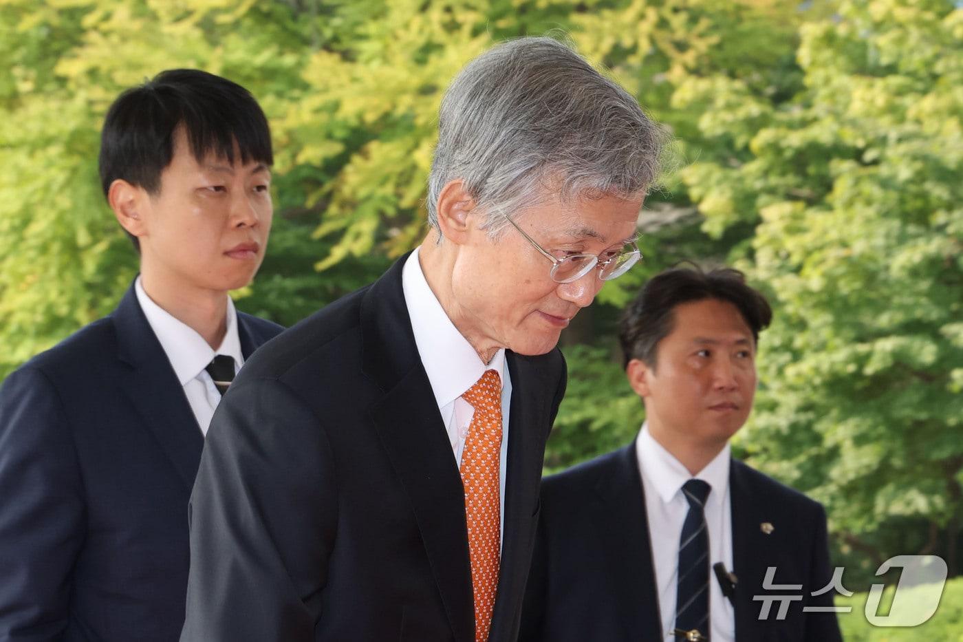 본문 이미지 - 조희대 대법원장이 30일 오전 서울 서초구 대법원으로 출근하고 있다. 2026.9.30 ⓒ 뉴스1 이광호 기자