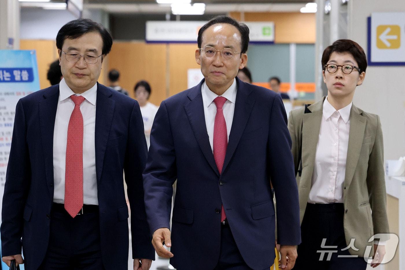 본문 이미지 - 12·3 비상계엄 당시 국회의 계엄 해제 표결을 방해한 혐의로 기소된 추경호 대구시장이 30일 오전 서울 서초구 서울중앙지방법원에서 열린 1심 결심 공판에 출석하고 있다. 2026.9.30 ⓒ 뉴스1 이광호 기자