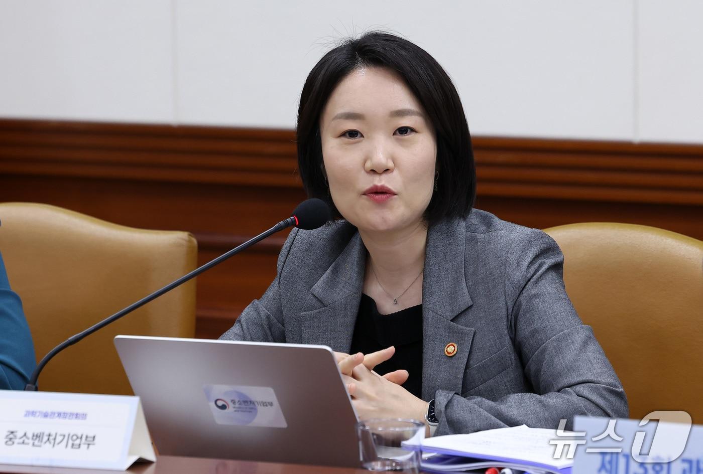 본문 이미지 - 이소영 중소벤처기업부 장관이 30일 서울 종로구 정부서울청사에서 제13회 과학기술관계장관회의에서 발언하고 있다. ⓒ 뉴스1 김성진 기자
