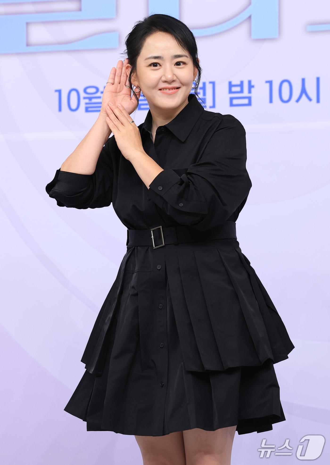 본문 이미지 - 배우 문근영이 30일 서울 양천구 목동 SBS에서 열린 SBS 예능프로그램 '우리들의 발라드2' 제작발표회에 참석해 포즈를 취하고 있다. 2026.9.30 ⓒ 뉴스1 권현진 기자