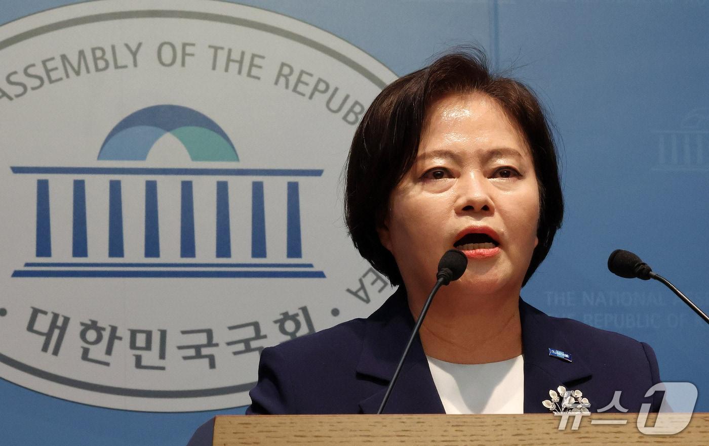 본문 이미지 - 정춘생 조국혁신당 사무총장이 30일 서울 여의도 국회 소통관에서 주요 현안 관련 기자회견을 하고 있다. 2026.9.30 ⓒ 뉴스1 박세연 기자