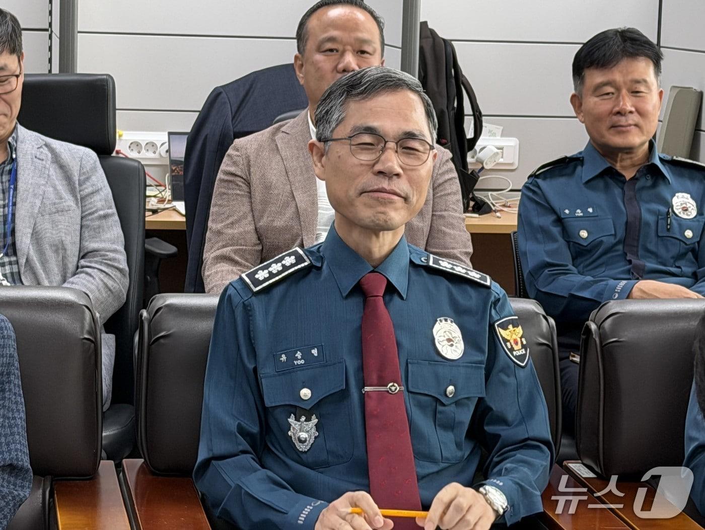본문 이미지 - 유승렬 인천경찰청장이 30일 인천경찰청 브리핑룸에서 열린 기자간담회에서 발언하고 있다.2026.9.30/뉴스1