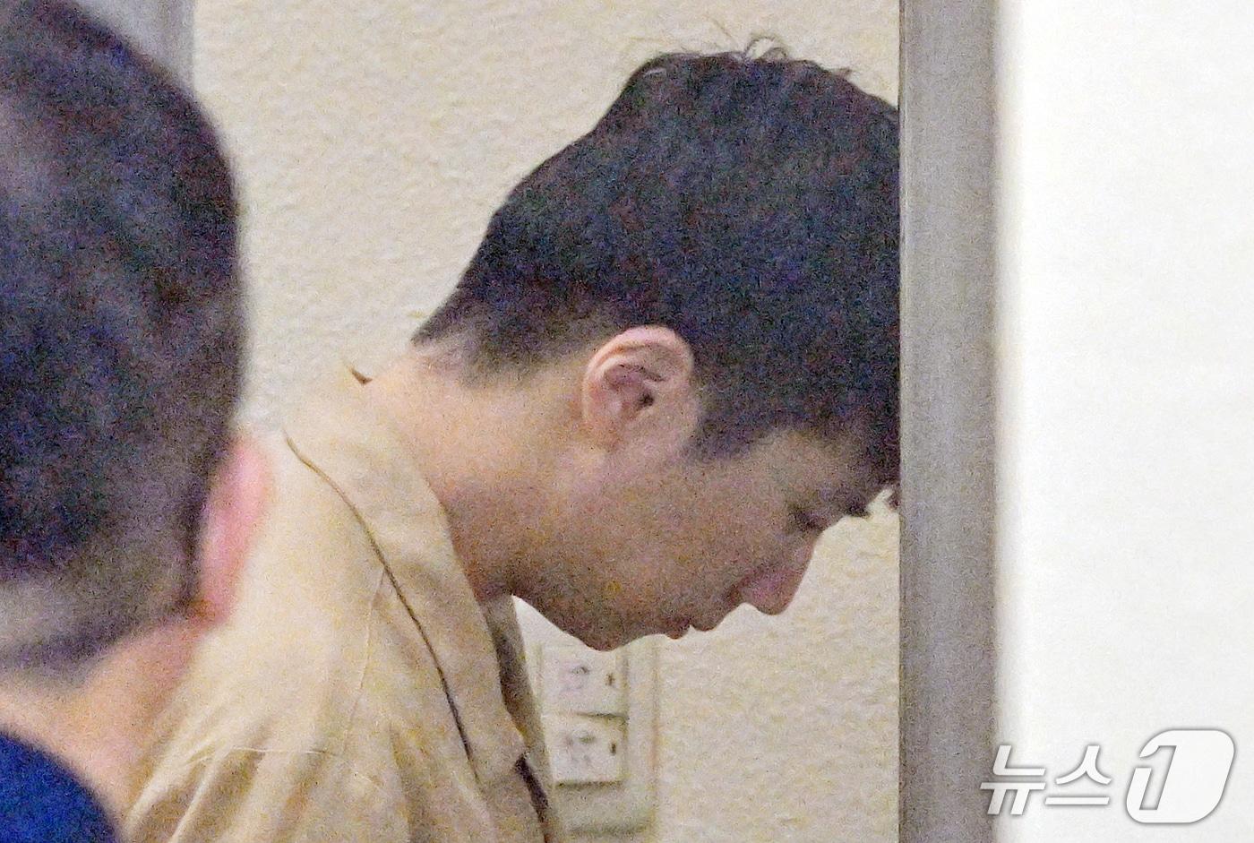 본문 이미지 - 성폭력범죄의 처벌 등에 관한 특례법 위반(강간 등 살인) 혐의로 기소된 장윤기가 30일 1심 선고 공판을 받기위해 광주지법에 출석하고 있다. (공동취재) 2026.9.30 ⓒ 뉴스1 김태성 기자