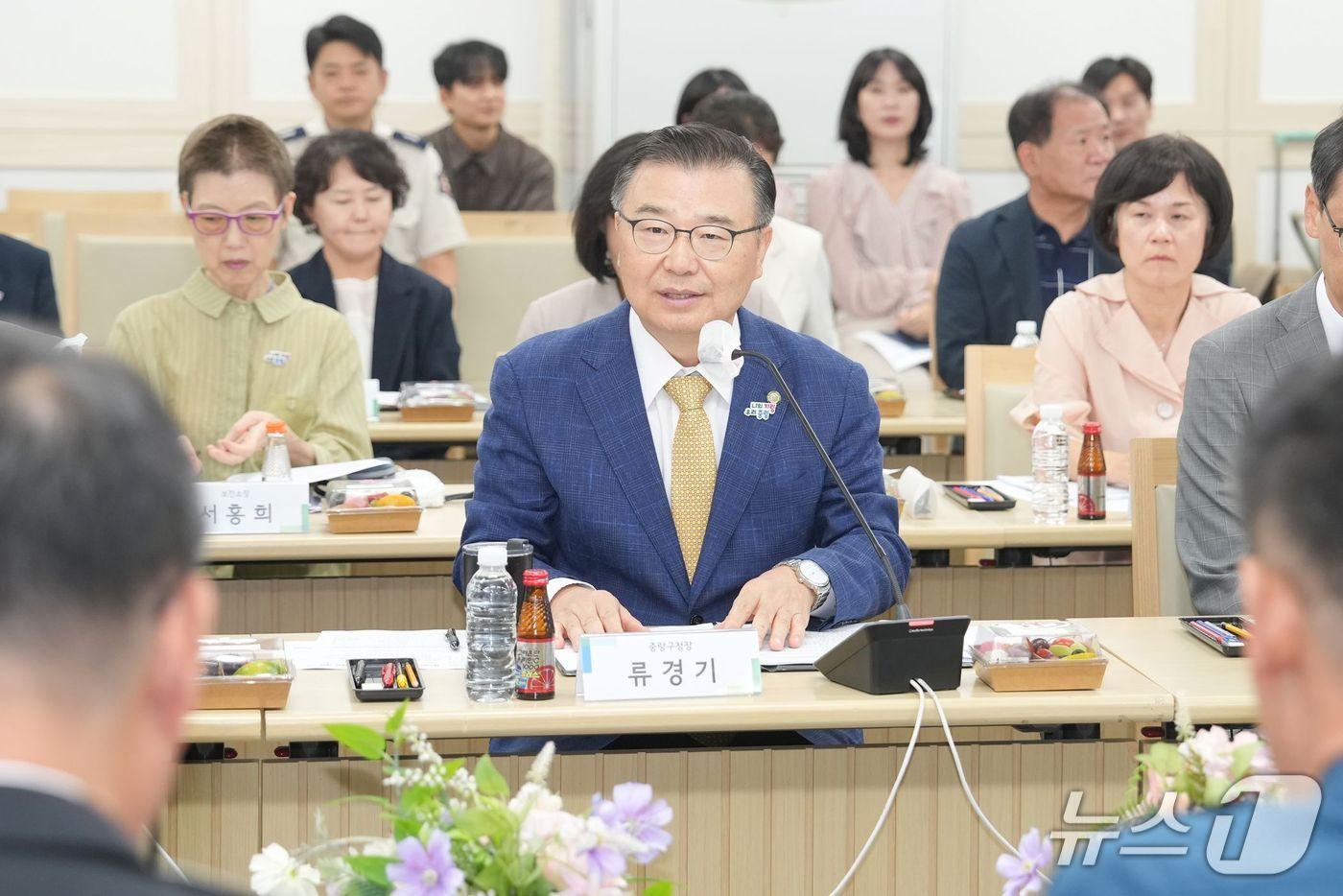 본문 이미지 - 류경기 중랑구청장이 제12회 지역치안협의회 개회사를 하고 있다.(중랑구청 제공)