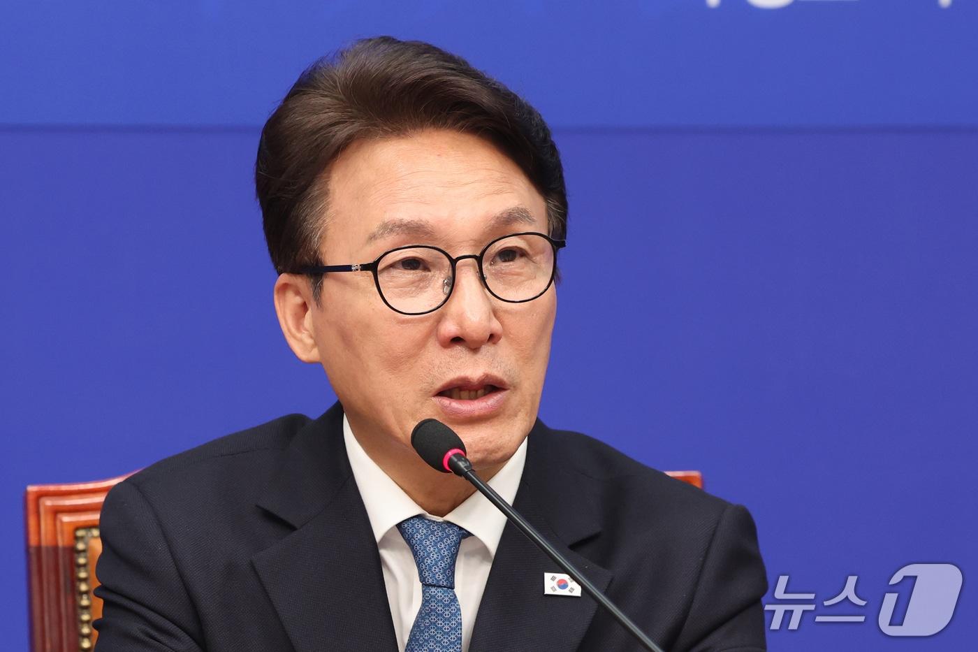 본문 이미지 - 김민석 더불어민주당 대표가 30일 오후 서울 여의도 국회에서 열린 '2026 더불어민주당 대구·경북 예산정책협의회'에서 발언을 하고 있다. 2026.9.30 ⓒ 뉴스1 황기선 기자
