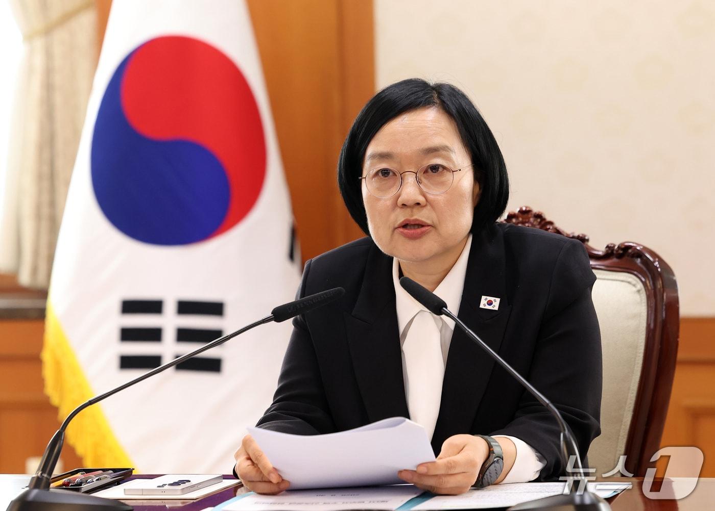 본문 이미지 - 한성숙 국무총리가 지난 9월 30일 서울 종로구 정부서울청사에서 열린 제3차 범부처 주택 신속공급 점검회의에서 모두발언을 하고 있다. 2026.9.30 ⓒ 뉴스1 김성진 기자