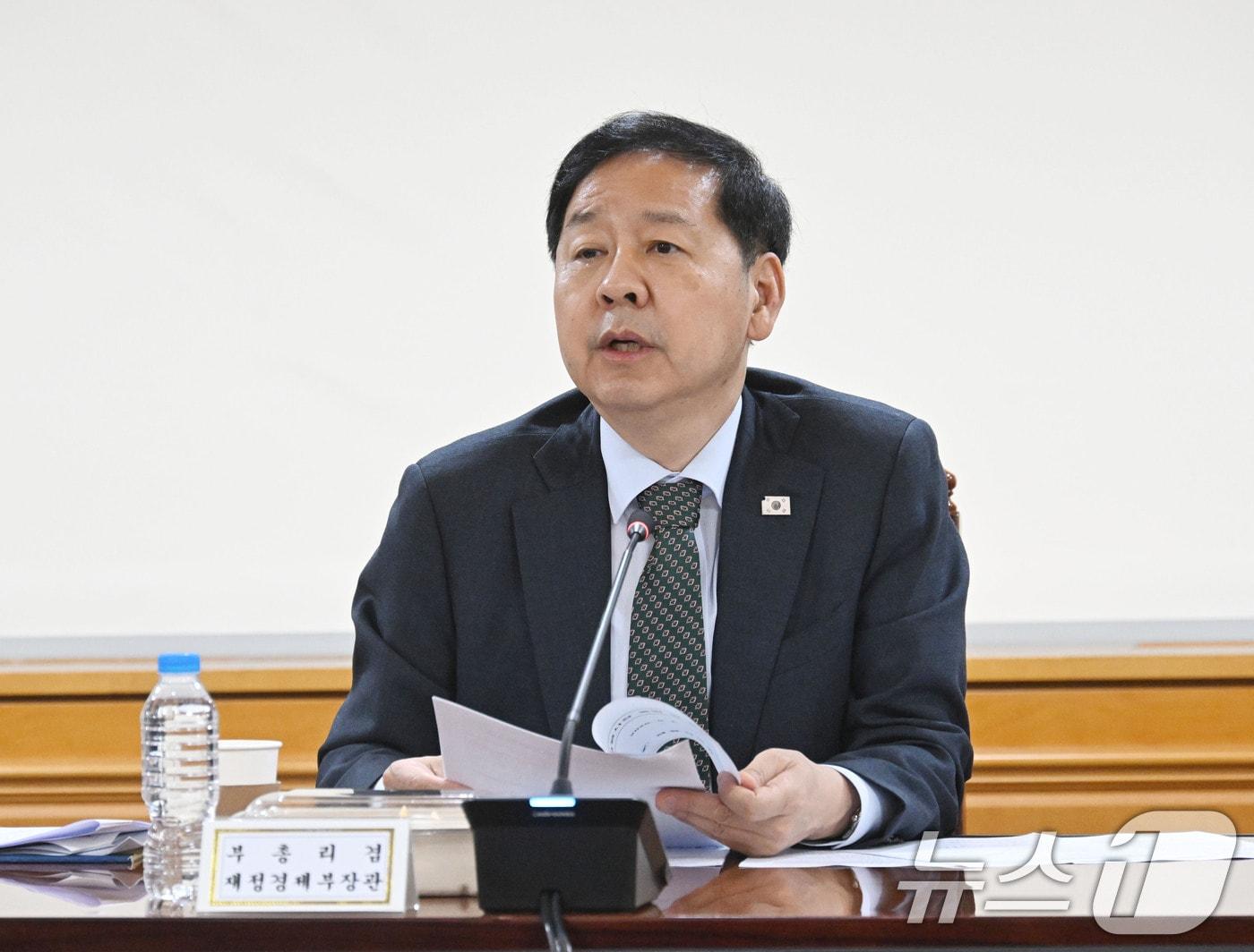 본문 이미지 - 구윤철 부총리 겸 재정경제부 장관이 4일 서울 중구 은행연합회에서 열린 시장상황 점검회의에서 모두발언을 하고 있다. (재정경제부 제공. 재판매 및 DB금지) 2026.9.4 ⓒ 뉴스1