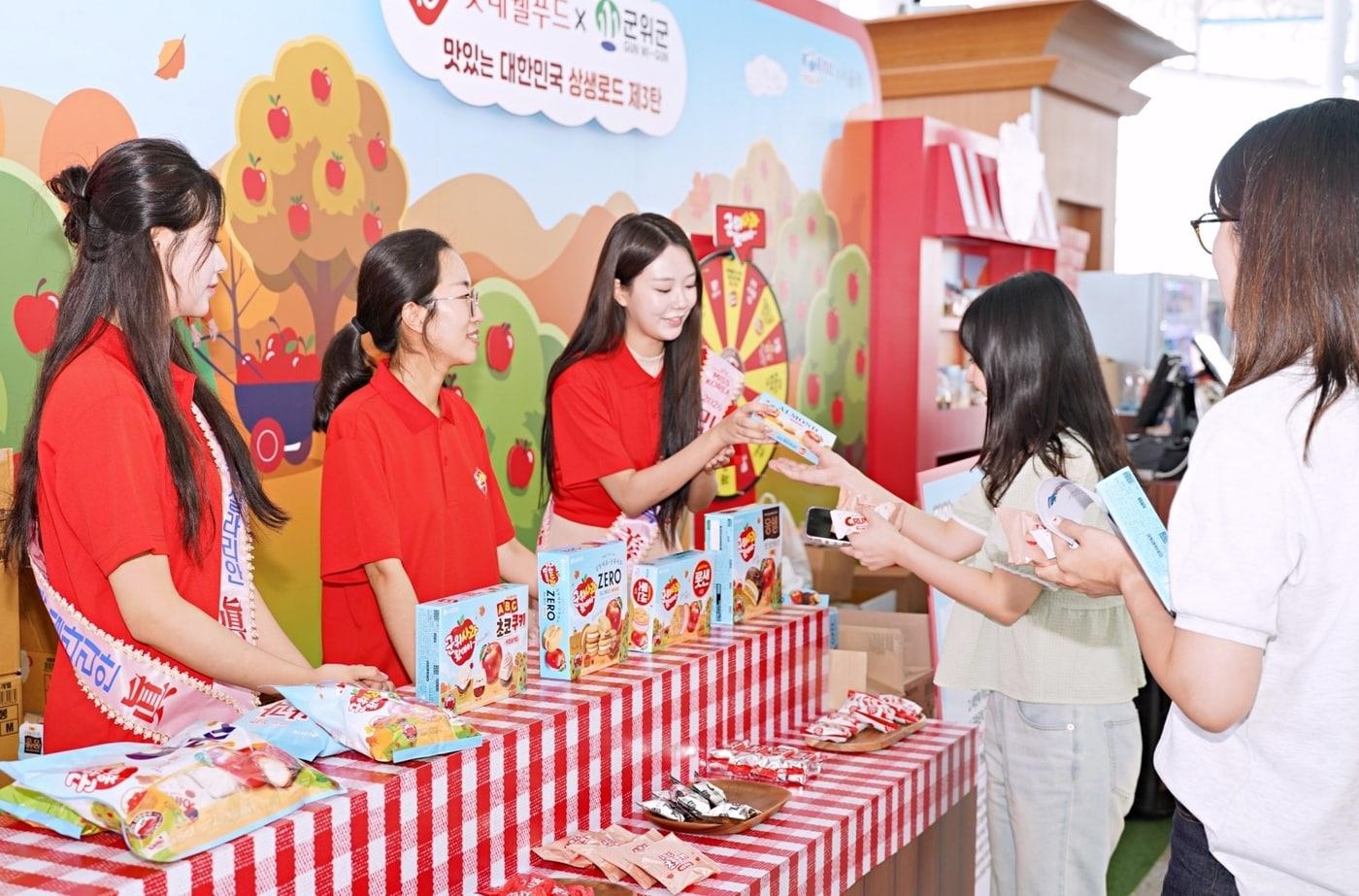 본문 이미지 - 서울역 팝업스토어 사진.(롯데웰푸드 제공)