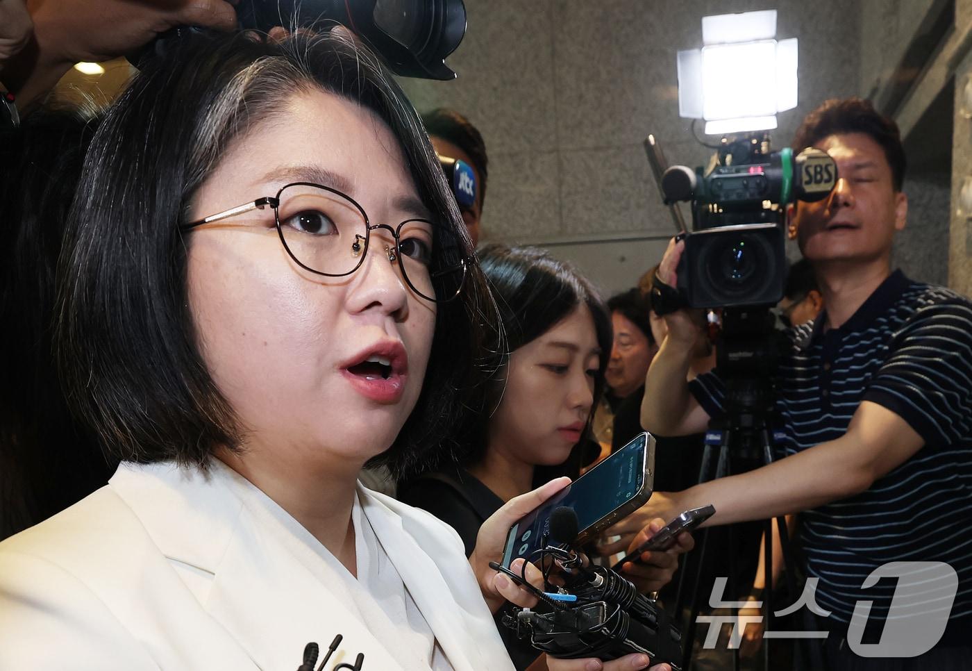 본문 이미지 - 용혜인 성평등가족부 장관 후보자가 4일 오전 서울 서대문구 한국청소년활동진흥원에 마련된 인사청문회 준비 사무실로 출근하고 있다. 2026.9.4 ⓒ 뉴스1 오대일 기자