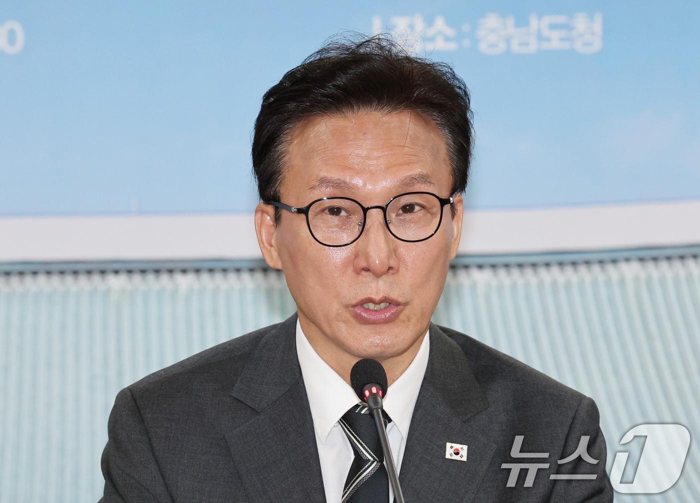 본문 이미지 - 김민석 더불어민주당 대표가 4일 충남 홍성 충남도청에서 열린 충남 최고위원회의에서 모두발언을 하고 있다. 2026.9.4 ⓒ 뉴스1 김기태 기자