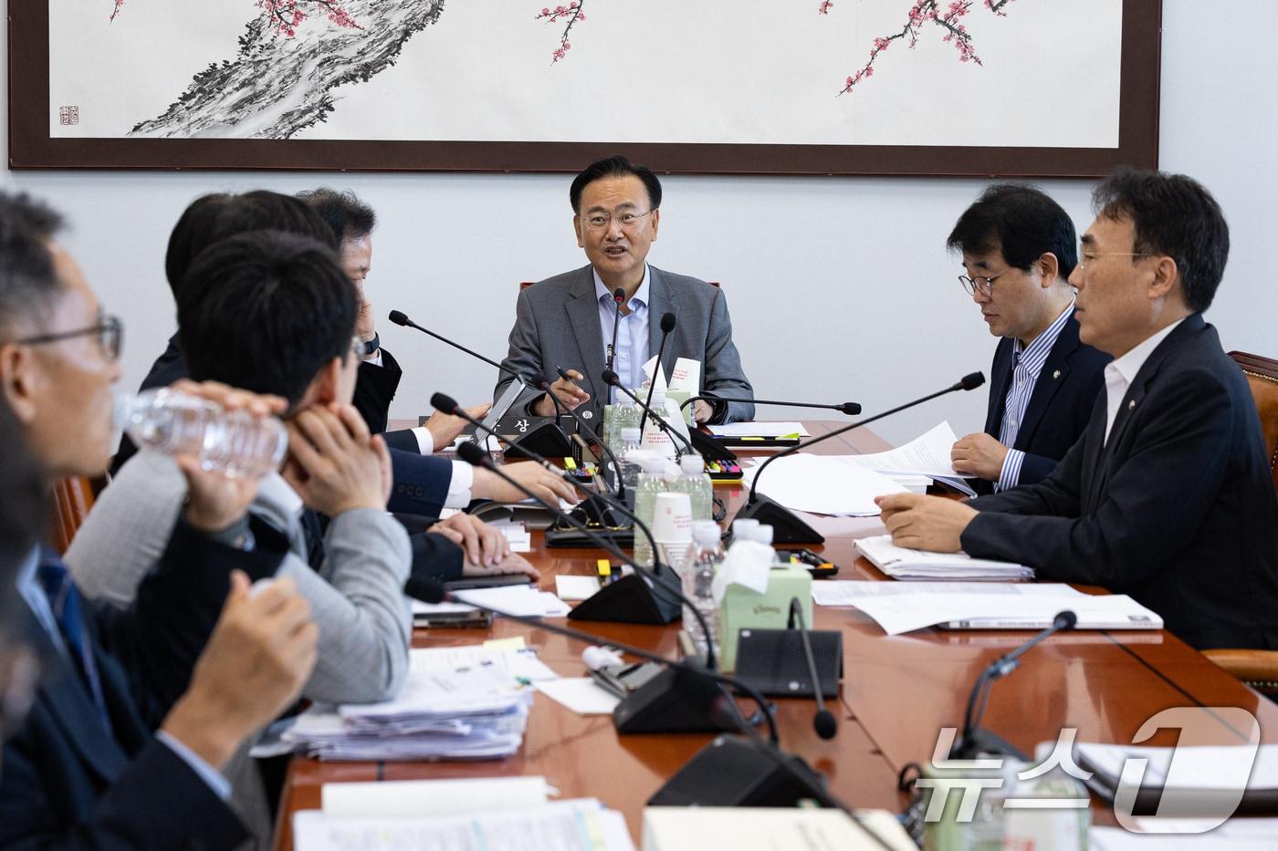 본문 이미지 - 유상범 국회 예산결산특별위원회 2025회계연도 결산심사소위원장이 4일 서울 여의도 국회에서 열린 제439회 국회(정기회) 예산결산특별위원회 제3차 2025회계연도 결산심사소위원회를 주재하고 있다. 2026.9.4 ⓒ 뉴스1 유승관 기자