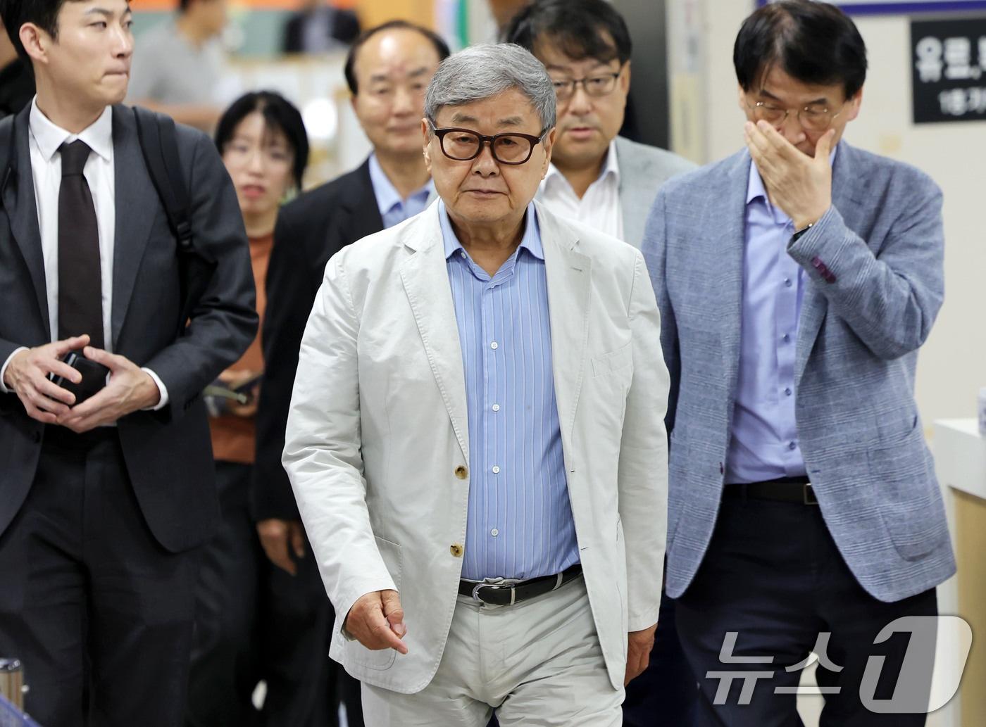 본문 이미지 - 공시자료 허위제출 혐의를 받는 김준기 DB그룹 창업회장이 4일 오전 서울 서초구 중앙지방법원에서 열린 독점규제및공정거래법 위반 혐의 첫 공판에 출석하고 있다. (공동취재) 2026.9.4 ⓒ 뉴스1 안은나 기자