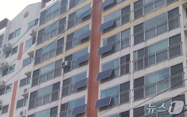 본문 이미지 - 전북 군산시가 가정형(베란다) 태양광 보조금을 지원한다.(군산시 제공. 재판매 및 DB금지)