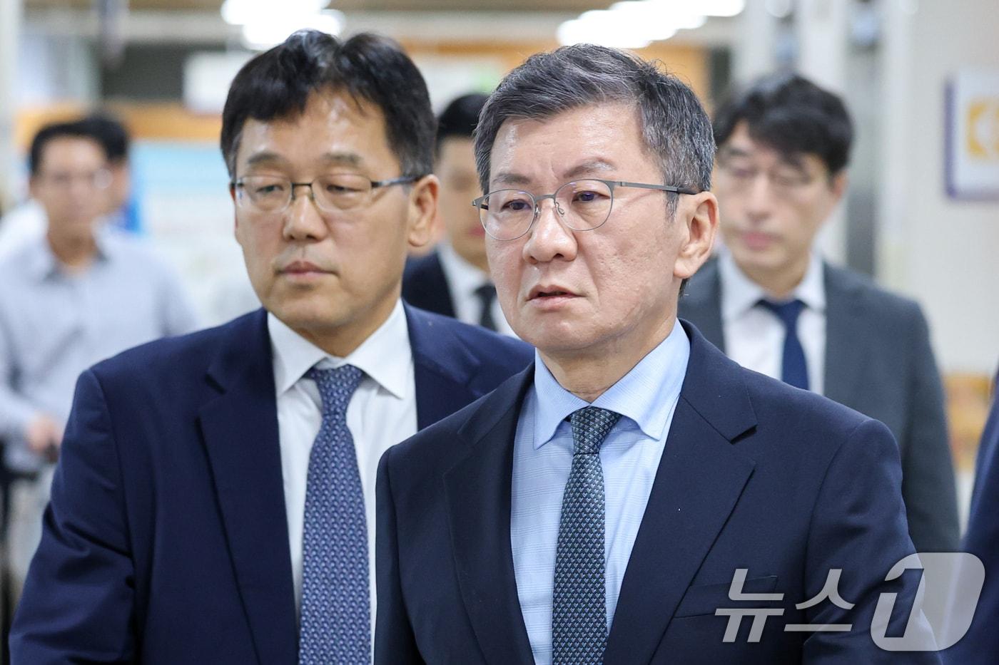 본문 이미지 - 친족회사 20개를 소속 회사 현황에서 누락한 혐의를 받는 정몽규 HDC 회장이 4일 오후 서울 서초구 중앙지방법원에서 독점규제및공정거래법 위반 혐의 첫 공판에 출석하고 있다. 2026.9.4 ⓒ 뉴스1 안은나 기자