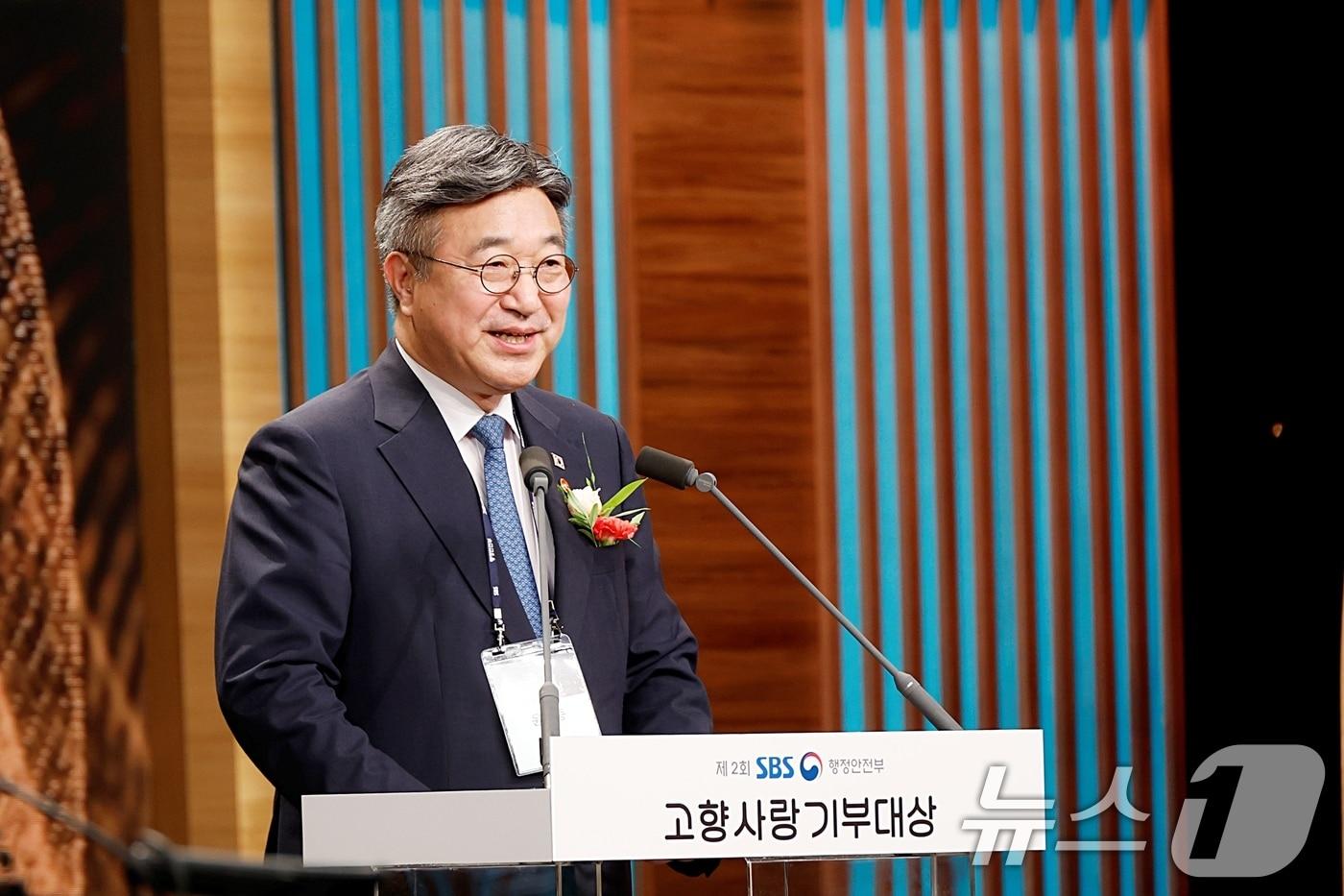 본문 이미지 - 윤호중 행정안전부 장관이 5일 오전 서울 마포구 상암동에서 열린 '2026년 고향사랑기부대상 시상식'에서 기념사를 하고 있다. (행정안전부 제공. 재판매 및 DB금지) 2026.9.4 ⓒ 뉴스1