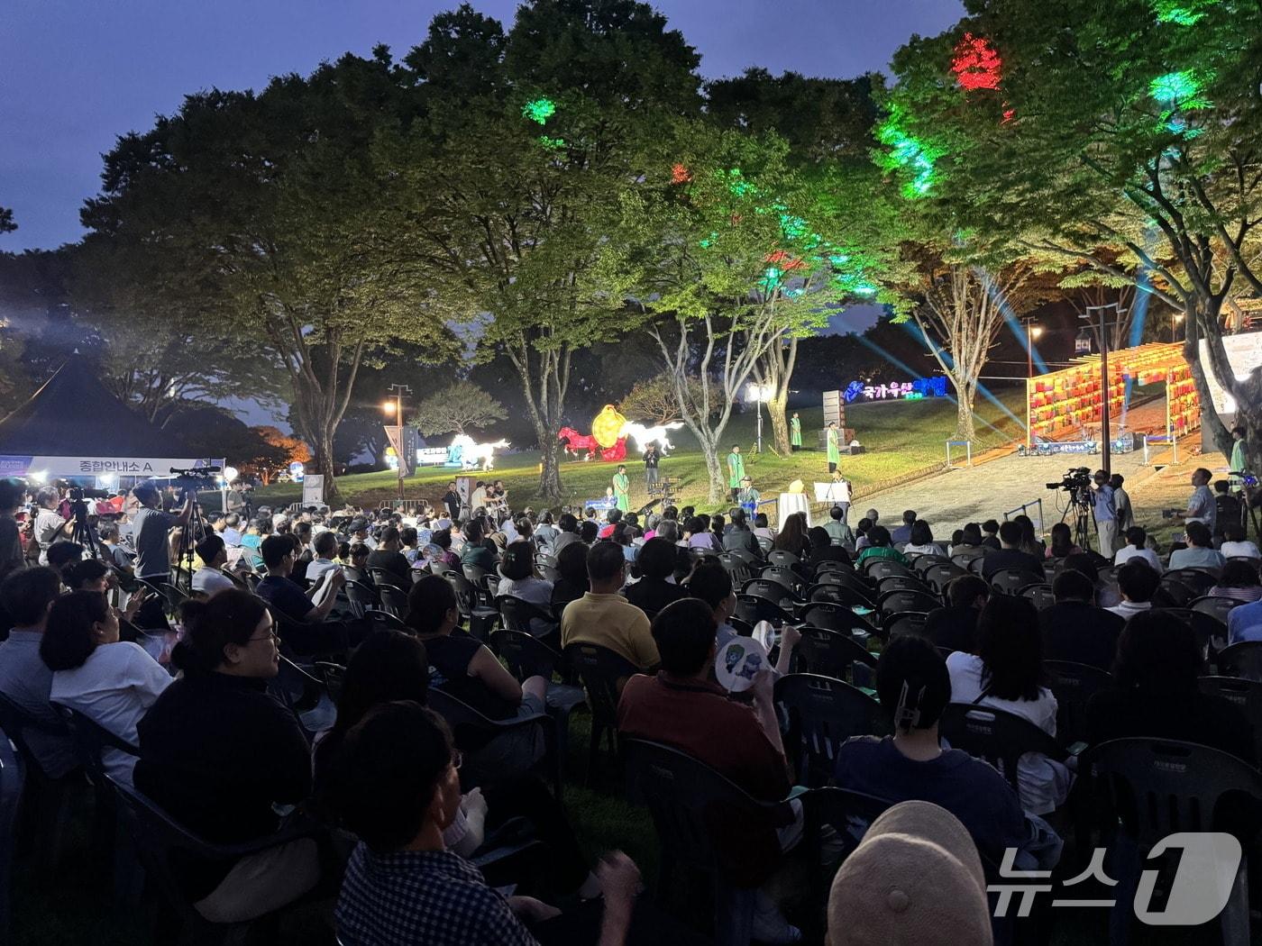 본문 이미지 - '2026 진주 국가유산 야행' 개막식이 3일 진주성 일원에서 열리고 있다(진주시 제공. 재판매 및 DB 금지)