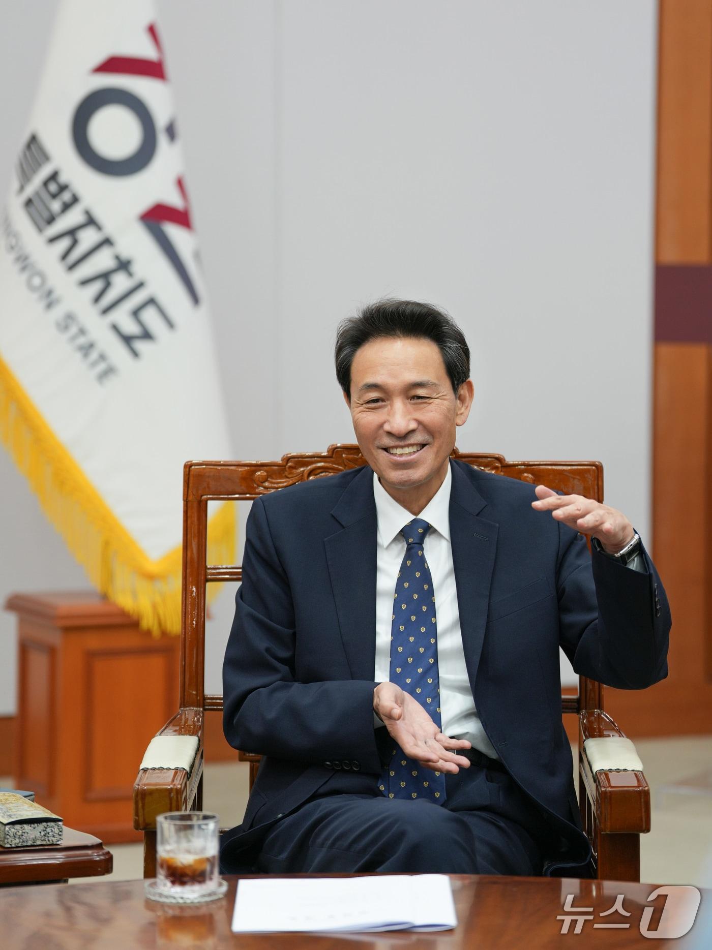 본문 이미지 - 우상호 강원특별자치도지사가 지난 31일 도지사 집무실에서 뉴스1과 인터뷰를 하고 있다.(강원도 제공. 재판매 및 DB금지) 2026.8.31/뉴스1