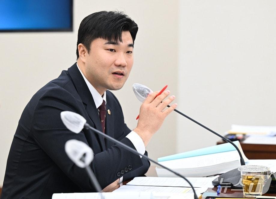 본문 이미지 - '수도권 일극 체계 극복과 진정한 지방시대 실현을 위한 제2차 공공기관 부산 이전 촉구 결의안'를 발의한 배관구 부산시의원.(부산시의회 제공. 재판매 및 DB금지)