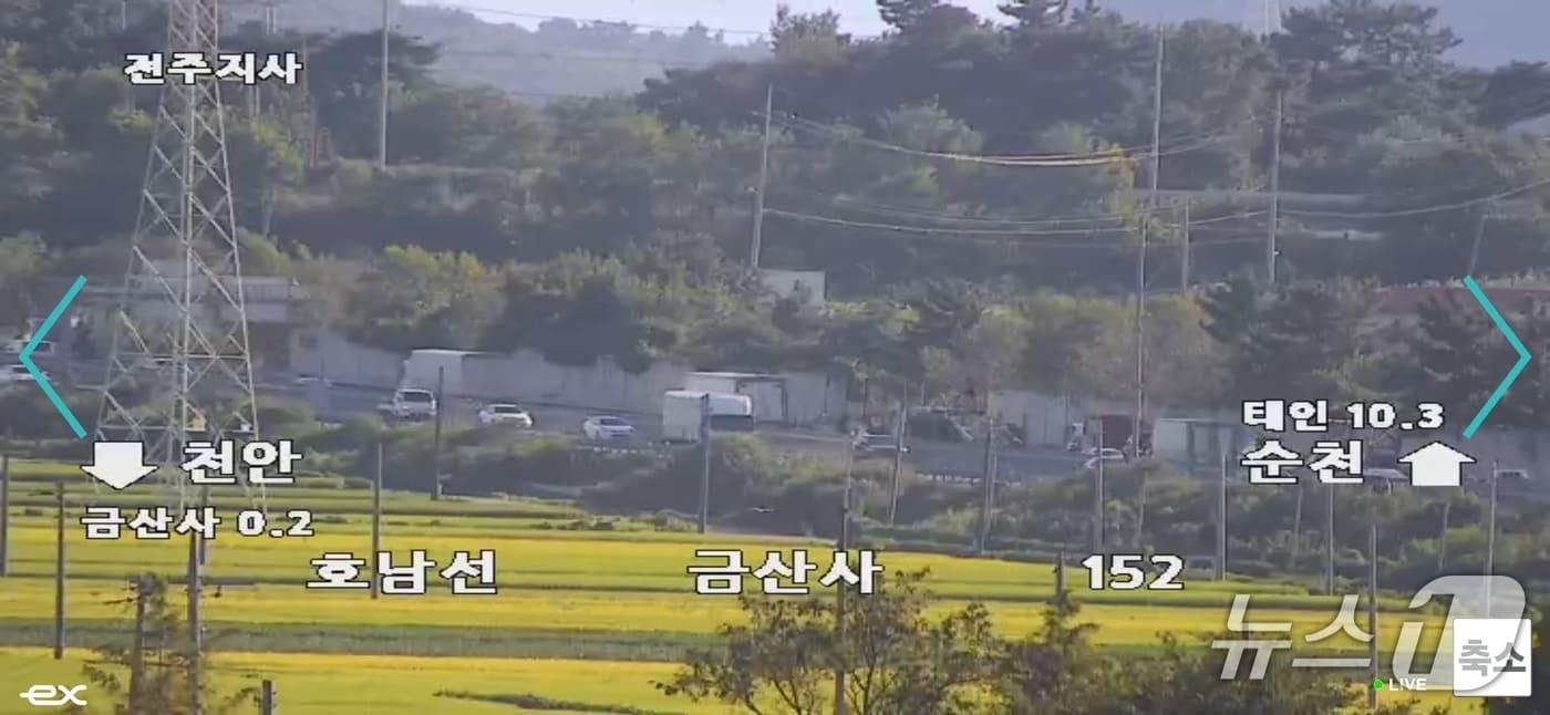 본문 이미지 - 사고 현장 인근 도로 모습.(국토교통부 제공. 재판매 및 DB 금지)